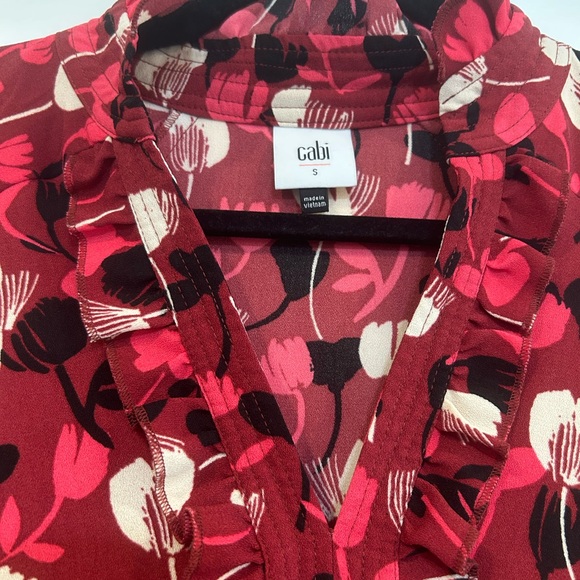 CAbi Corsage Blouse Womens Small Red Floral Bishop Sleeve Smocked Ruffle Top - Picture 4 of 10